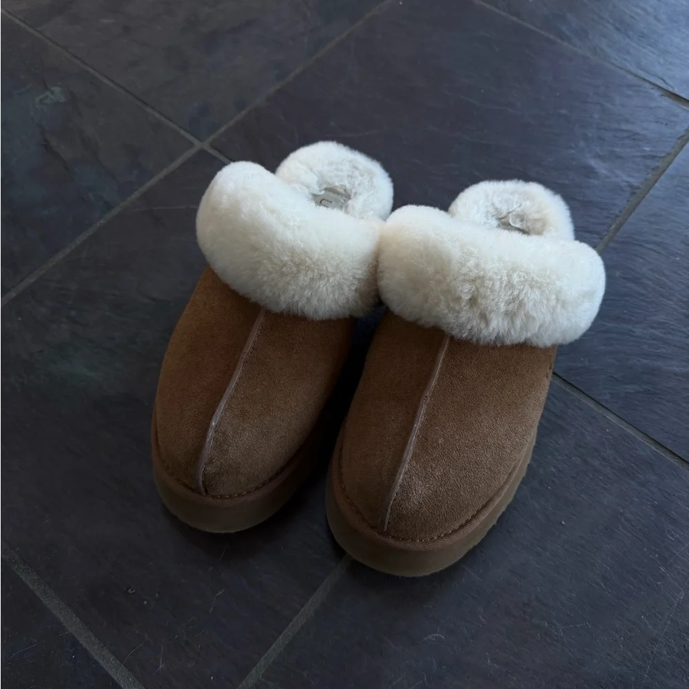 UGG Women's Cream Disquette Slippers - Picture 10 of 10